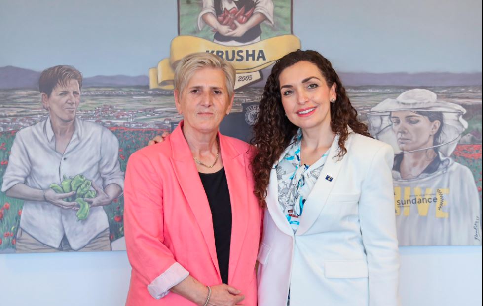 Fahrije Hoti zyrtarisht kandidon për deputete në zgjedhjet e 7 qershorit me mbështetjen e Vjosa Osmanit.