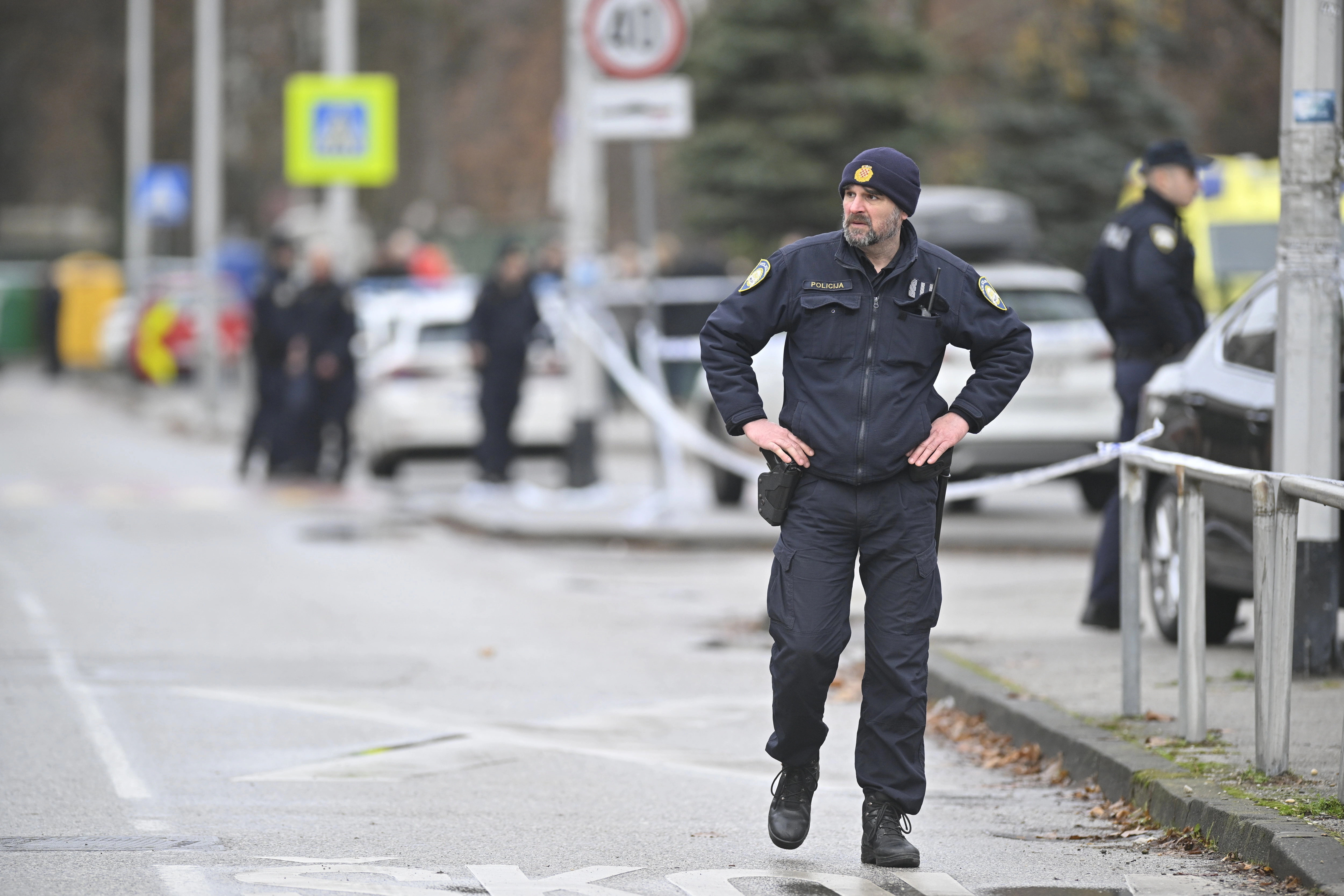 Policia kroate zbulon trupat e katër emigrantëve pranë Karlovacit dhe trajton 15 persona të tjerë, dy në gjendje të rëndë shëndetësore.