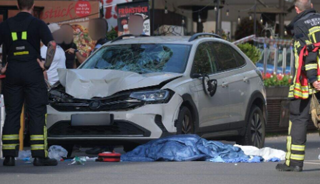 Makina përplas turmën në Leipzig, dy viktima dhe arrestimi i shoferit