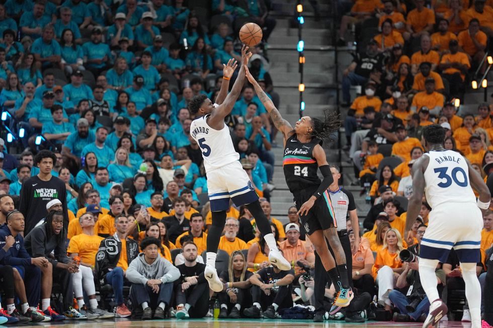 Fillimi me fitore i gjysmëfinaleve në NBA: Minnesota dhe New York dominuan