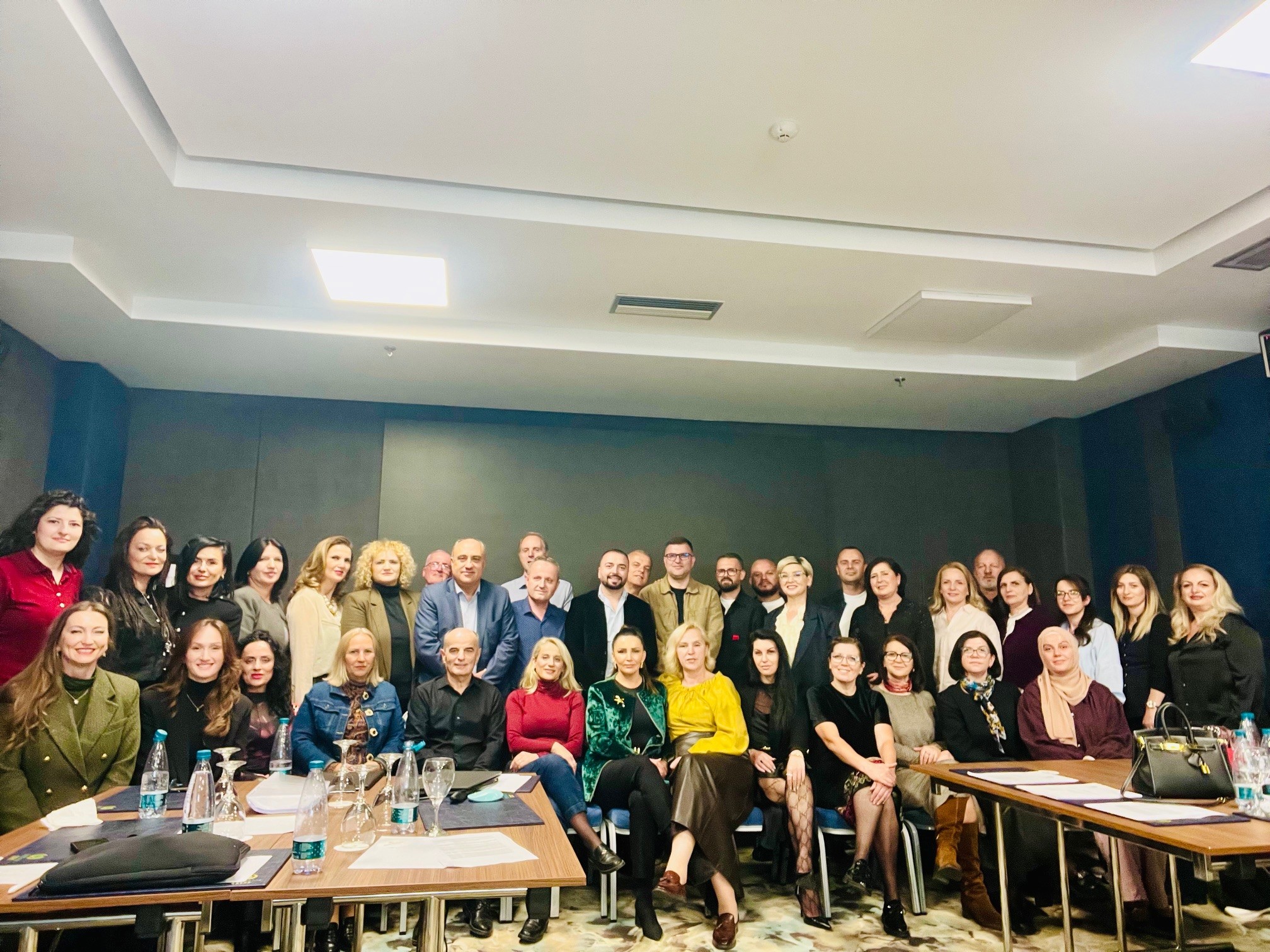 Certifikohen 33 koordinatorë të cilësisë në SHSKUK pas trajnimit katërditor të organizuar nga Ministria e Shëndetësisë dhe partnerët.