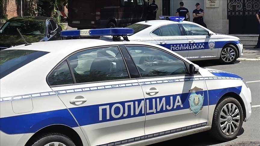 Policia serbe akuzohet për inskenim dhe shantazh ndaj shqiptarëve në rrugë drejt Kosovës