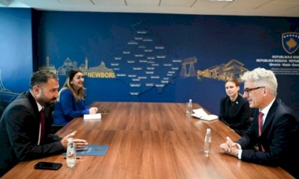 Dialogu i Hapët dhe Bashkëpunimi Ndërinstitucional në Fokus të Takimit Krasniqi-Rudolph