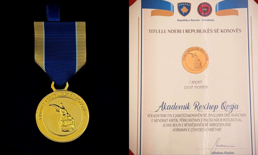 Albulena Haxhiu ka dekoruar pas vdekjes Rexhep Qosjen me titullin “Nderi i Republikës së Kosovës”.