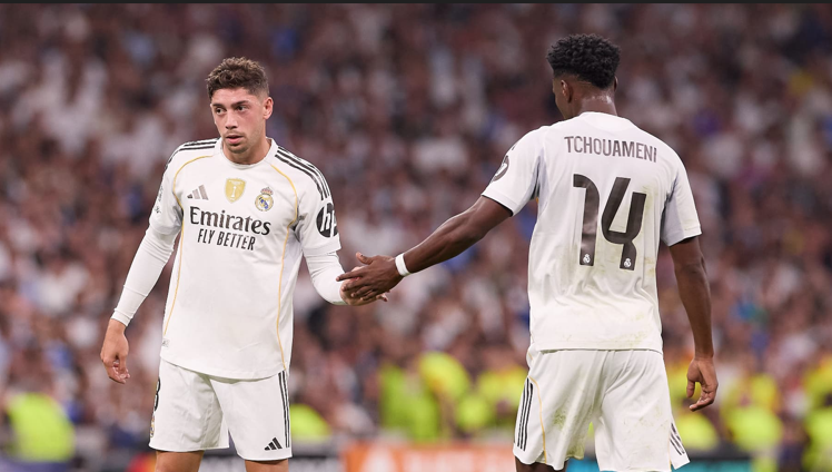 Real Madridi konfirmon mungesën e Valverdes dhe Tchouamenit në El Clasico dhe paralajmëron masa disiplinore ndaj tyre.
