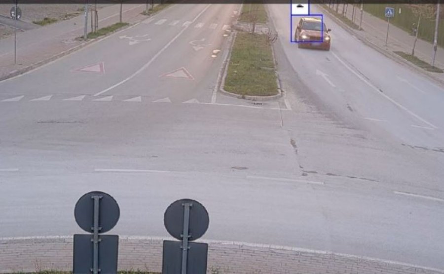 Dy vozitës BMW X5 në Gjilan janë gjobitur nga Policia për shkelje të rënda të trafikut.