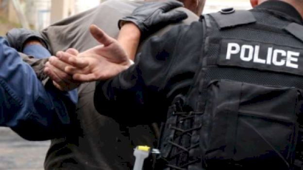 Përplasje me policinë në Gjakovë, tre të arrestuar dhe një në arrati