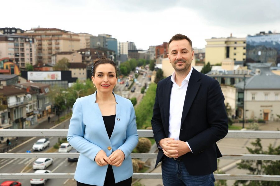 Vjosa Osmani zyrtarizon bashkëpunimin me Visar Xanin në ekipin e saj për zgjedhjet e 7 qershorit.