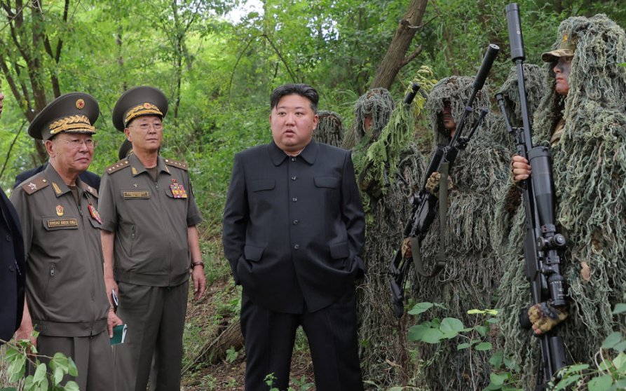 Koreja e Veriut miraton ndryshimin kushtetues për sulm automatik bërthamor në rast vrasjeje të Kim Jong Un.