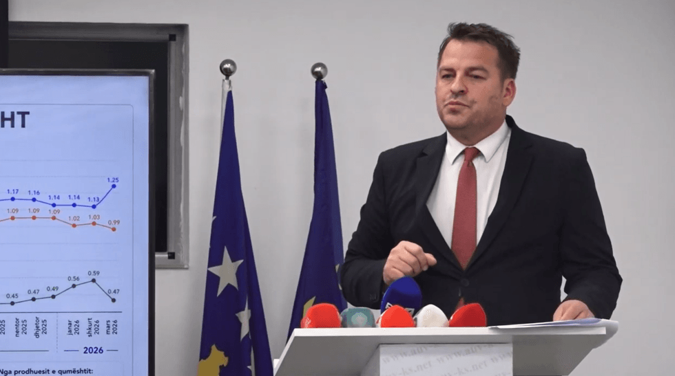 Ministri Armend Muja ka pezulluar përdorimin e vajit të palmës dhe qumështit pluhur në sektorin e qumështit për shkak të dyshimeve për përdorim të tyre në prodhim.