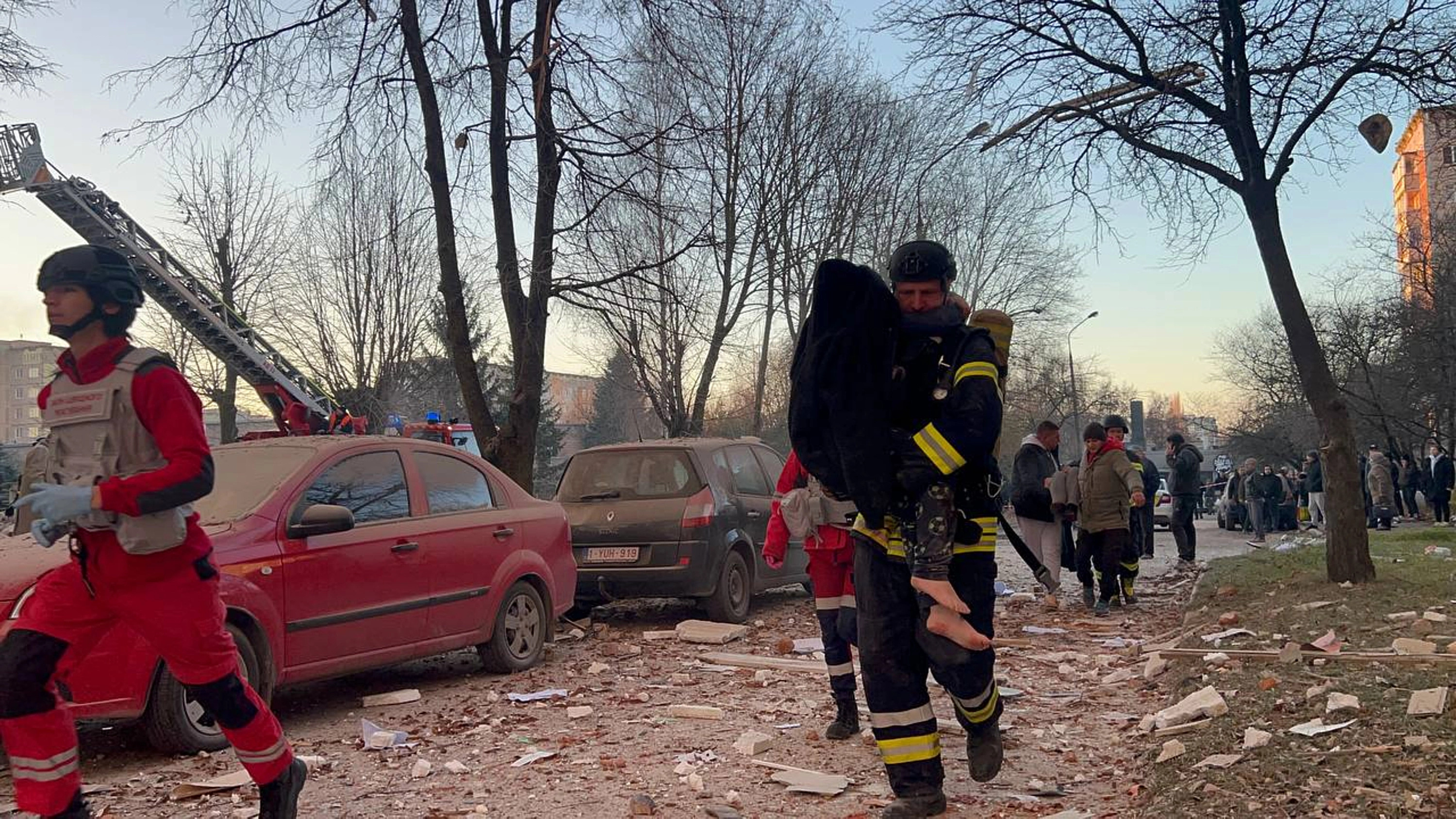 BE-ja vendos sanksione ndaj 16 personave dhe 7 institucioneve ruse për rrëmbimin masiv të fëmijëve ukrainas.
