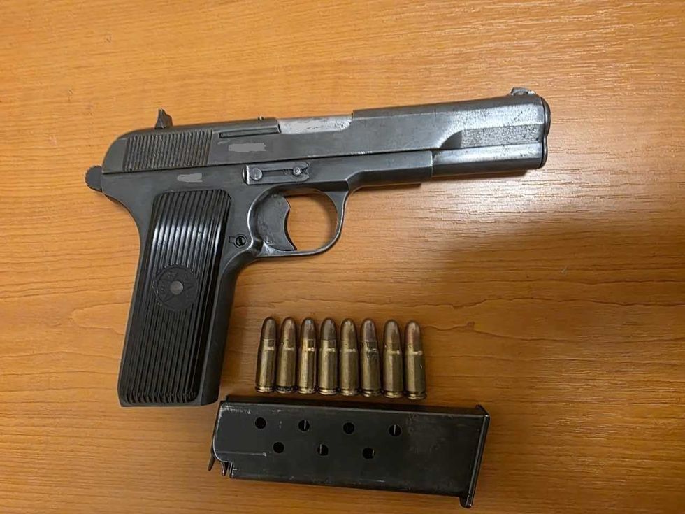 Policia ndalon të riun e armatosur në Prizren gjatë patrullimit të natës