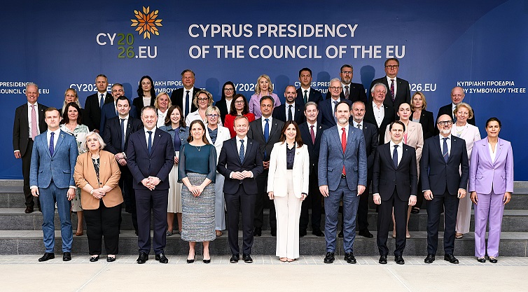 Kosova kërkon zyrtarizimin e statusit të vendit kandidat në BE pas 40 muajsh pritje