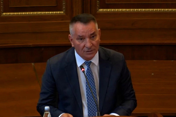 Pal Lekaj tërhiqet nga gara për deputet dhe jep mbështetje të plotë për AAK-në dhe Ardian Gjinin.