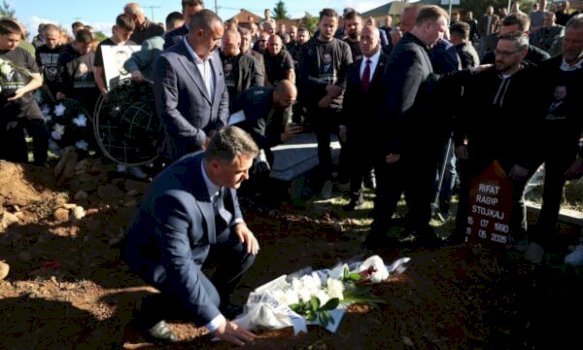 Rifat Stojkaj i varrosur në Deçan me pjesëmarrjen e krerëve të AAK-së