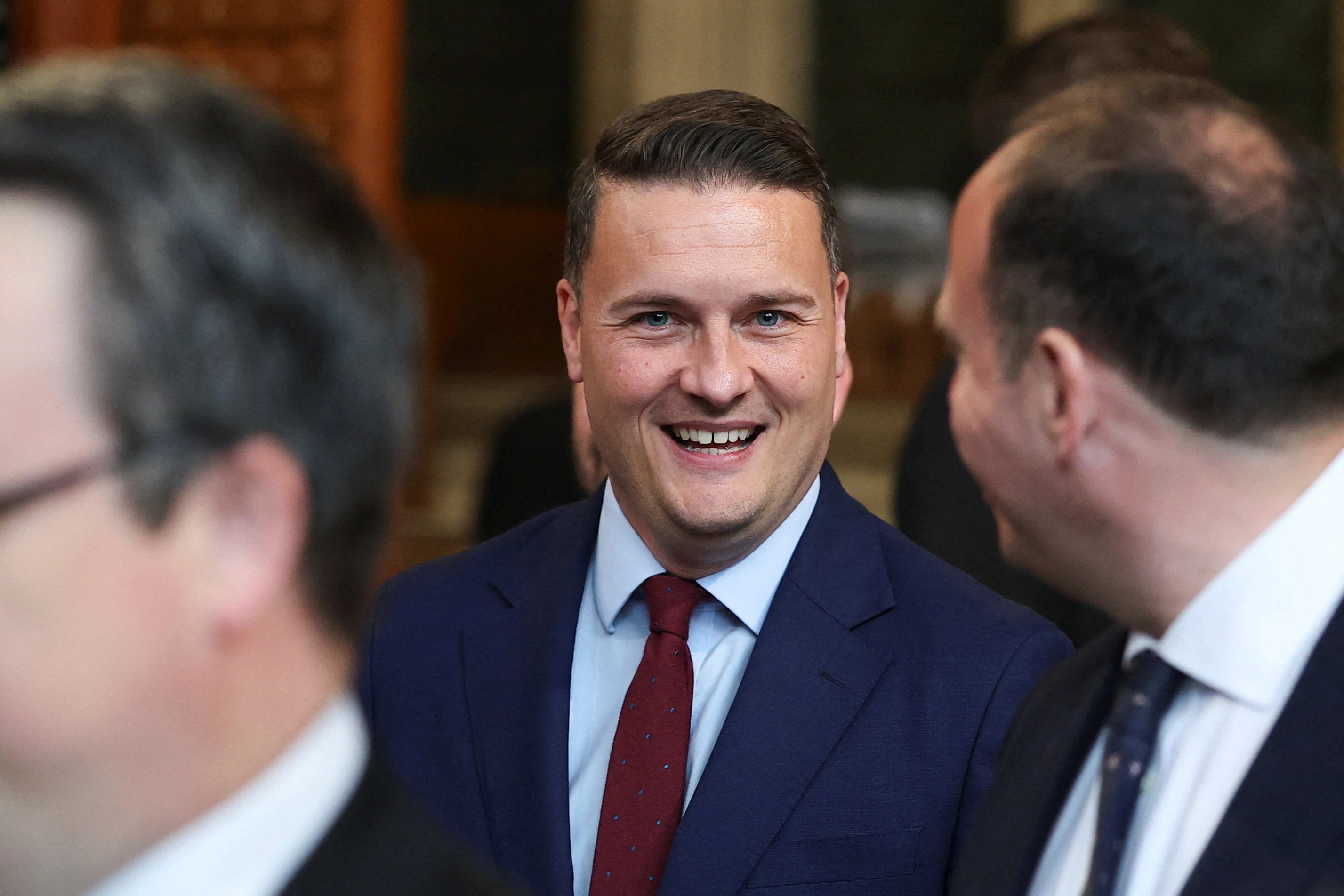 Ministri britanik i Shëndetësisë, Wes Streeting, po përgatitet të japë dorëheqjen dhe ta sfidojë Keir Starmer për udhëheqjen e Partisë Laburiste.