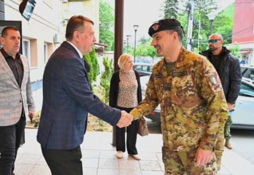 Takimi i Zëvendëskomandantit të KFOR-it me Kryetarin e Zveçanit për Sigurinë Lokale