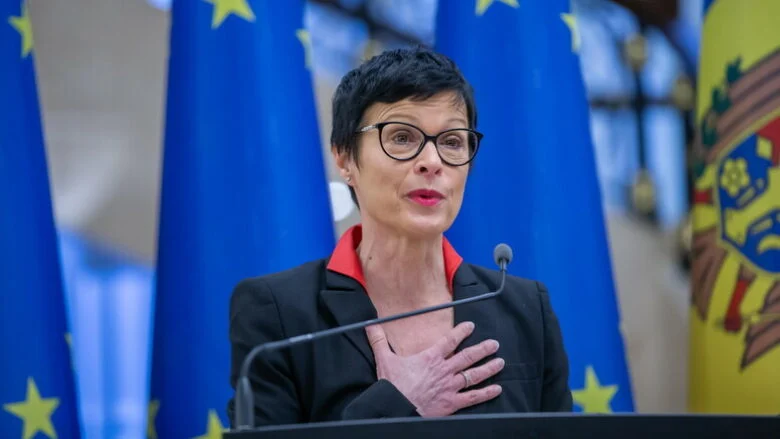 Komisionerja e BE-së për zgjerim, Marta Kos, mbërrin sot në Prishtinë për vizitë dyditore para zgjedhjeve të 7 qershorit.