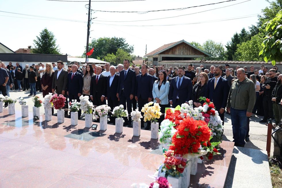 Kujtimi i Masakrave të Dhimbshme në Kosovë dhe Sakrifica për Liri