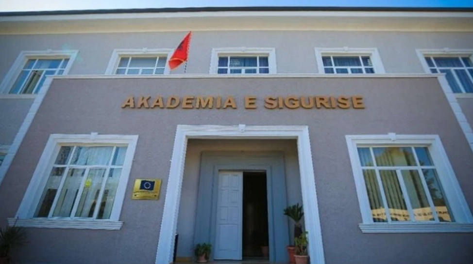 Helmimi në Akademinë e Sigurisë: Makarona me baktere dhe masa të rrepta nga AKU