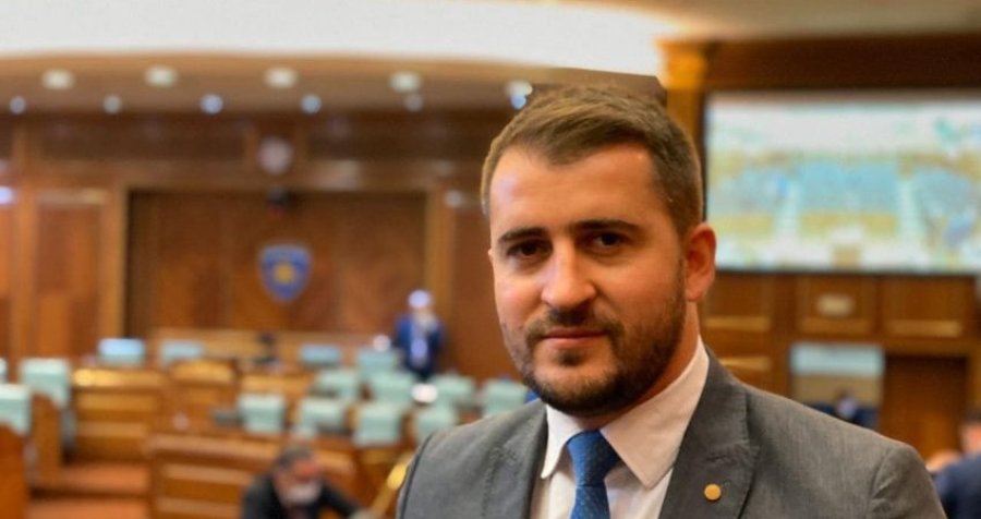 Policia me maska në Skënderaj, akuza për shërbim privat ndaj Kurtit