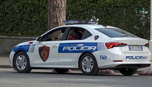 Polici A.M. dërgohet në gjyq për veprën penale “Përndjekja” pas kallëzimit të ish-partneres më 10.02.2025.