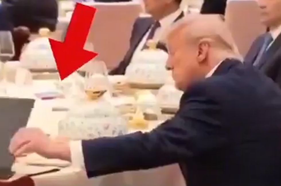 Një moment i pazakontë në darkën Trump–Xi në Pekin ndez rrjetet sociale