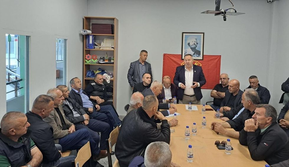 Qytetrrethim në Skenderaj dhe paralajmërimi për protesta nga Gucati
