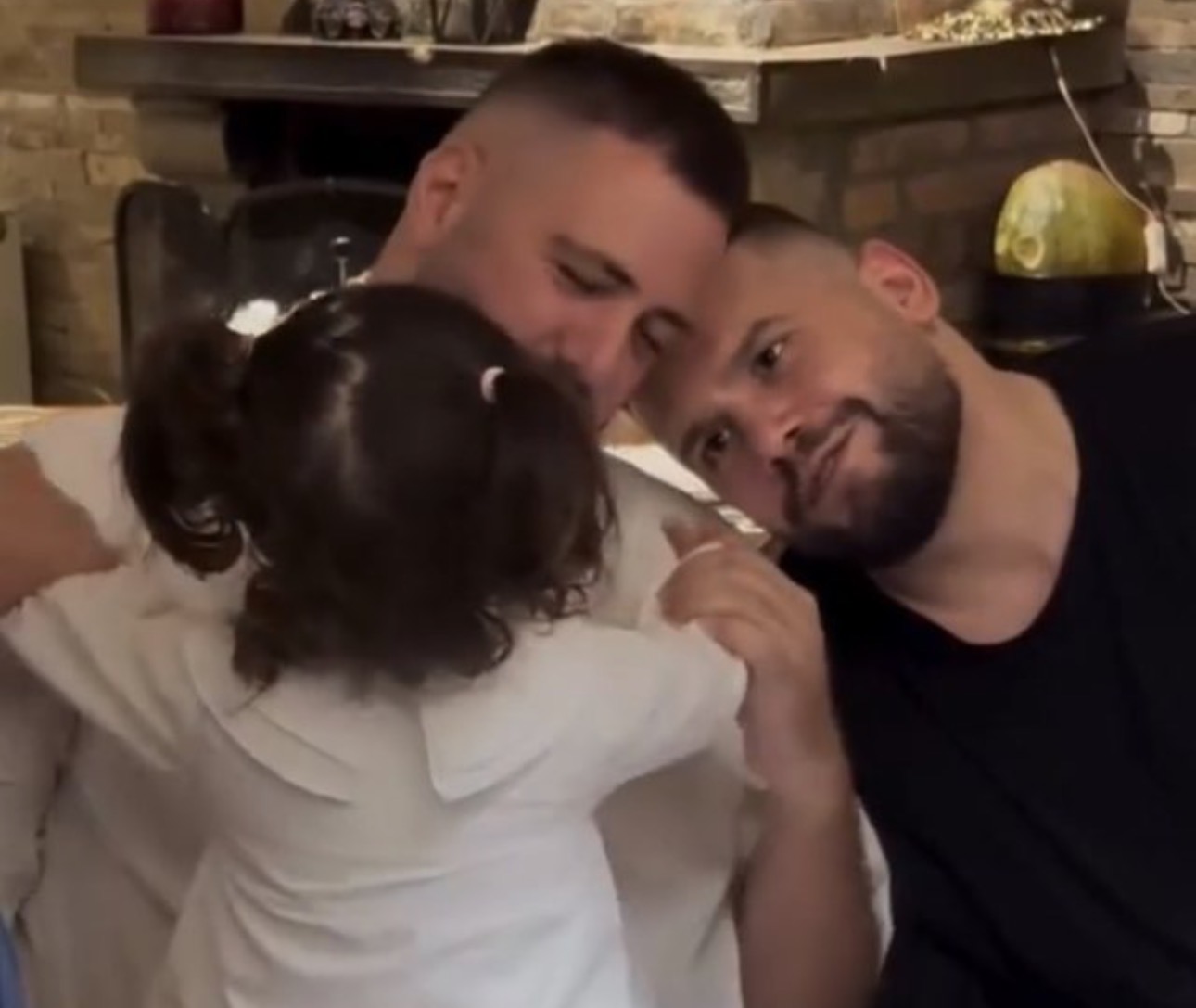 Dasma e Klajdi Harunit këtë verë me surprizën e Flori Mumajesit