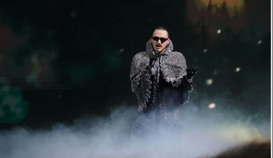 Performanca e Alisit në Eurovision 2026, si kolona zanore e një filmi emocionues