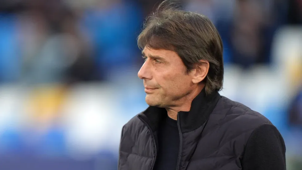 Antonio Conte lë të hapur largimin nga Napoli pas suksesit në Champions