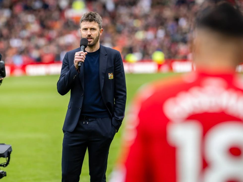 Manchester United blindon Michael Carrick me kontratë afatgjatë