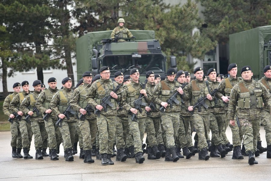 Kosova ndërton ushtrinë ndërsa kërkon njohje ndërkombëtare