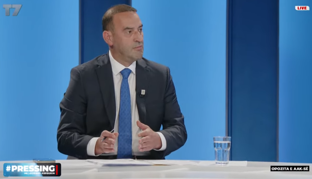 Kandidatura e Ardian Gjinit trondit fushatën e VV-së në Gjakovë