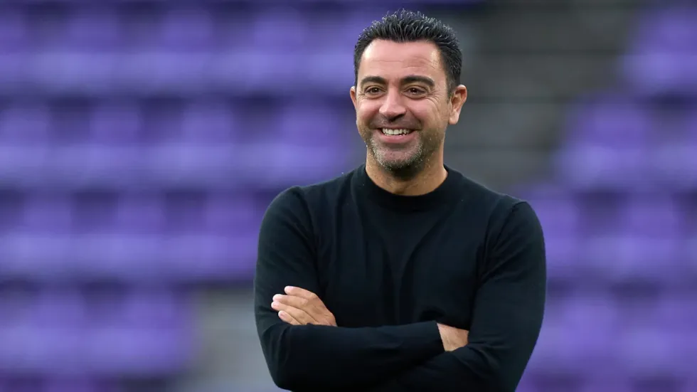 Xavi Hernandez është kandidati kryesor për trajner të Benficas nëse largohet Jose Mourinho.