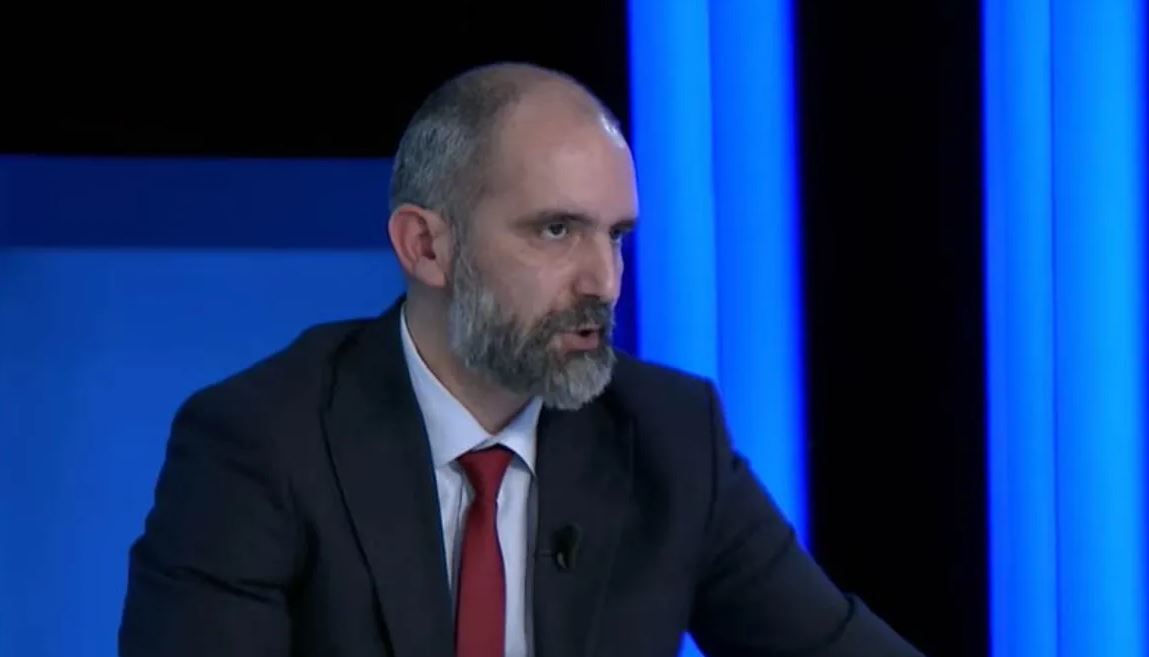 Kriza politike në Kosovë: Bllokimi i institucioneve dhe rruga drejt zgjedhjeve të reja