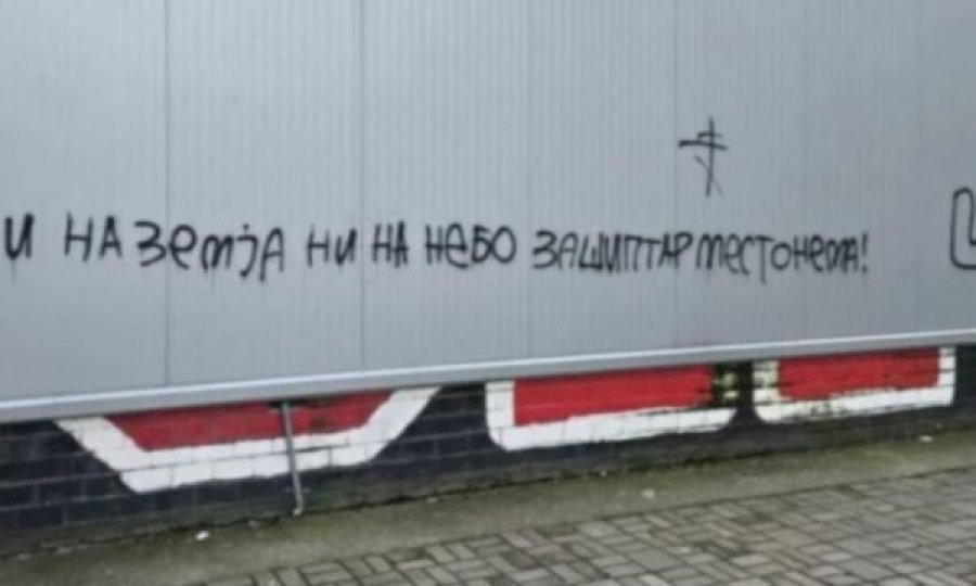 Shkrime dhe thirrje anti-shqiptare tronditin Shkupin