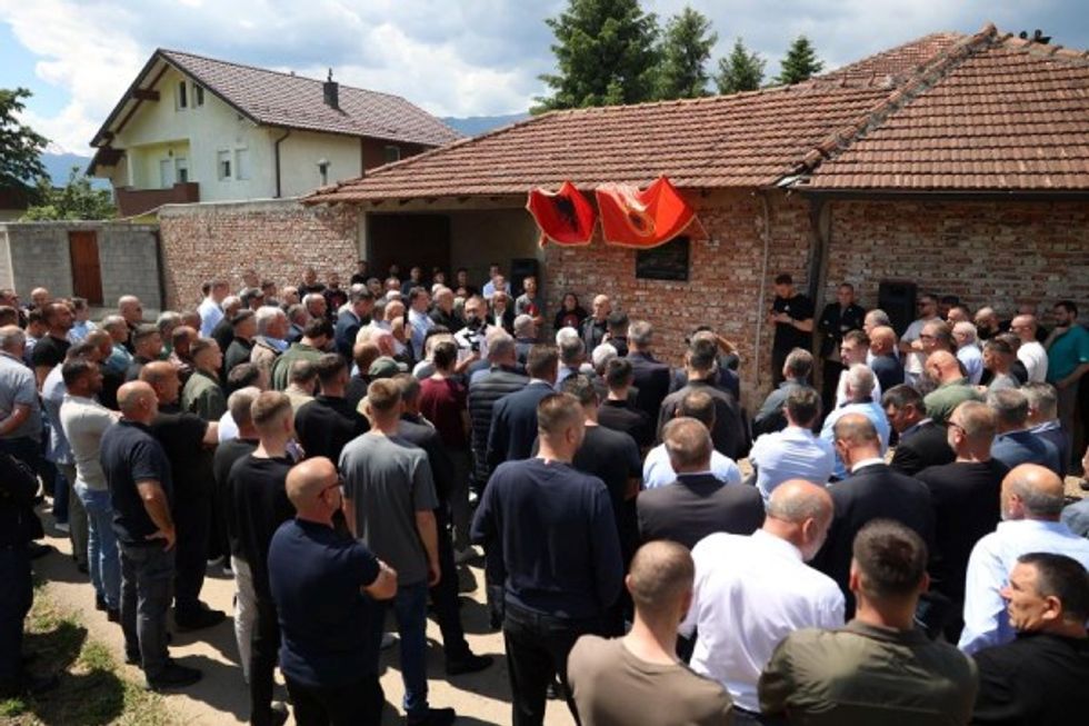 Haradinaj nderon Heroin Myrtë Zeneli dhe familjet e sakrificës në Zllapek