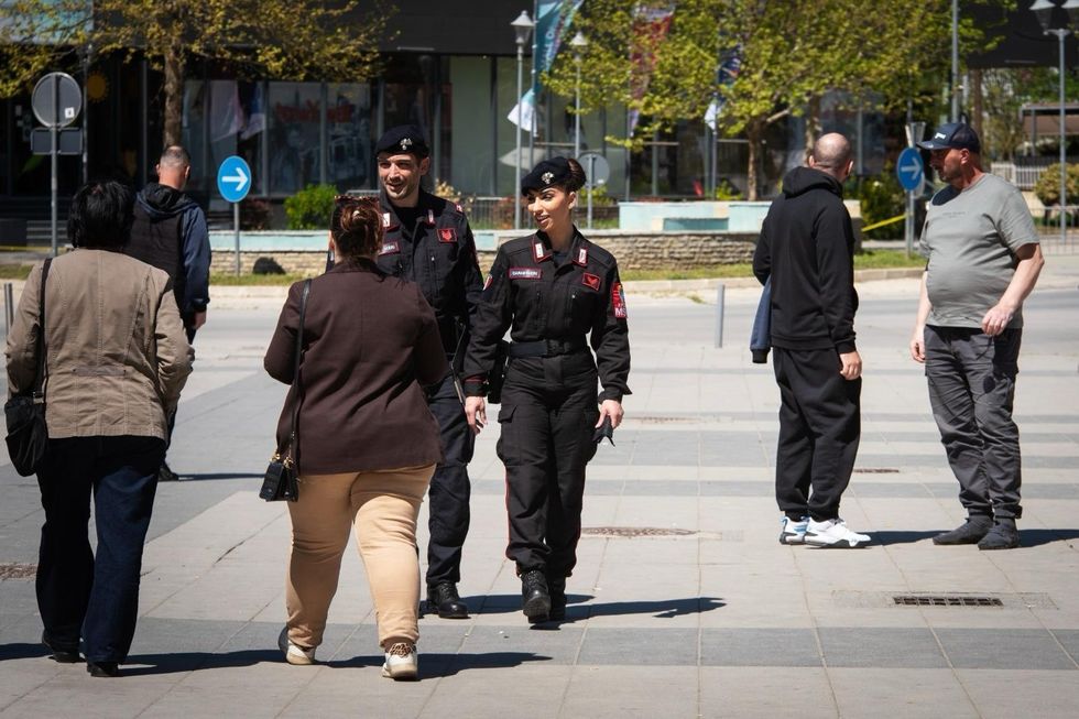 Carabinierët italianë forcojnë sigurinë në Mitrovicën e Veriut për liri lëvizjeje