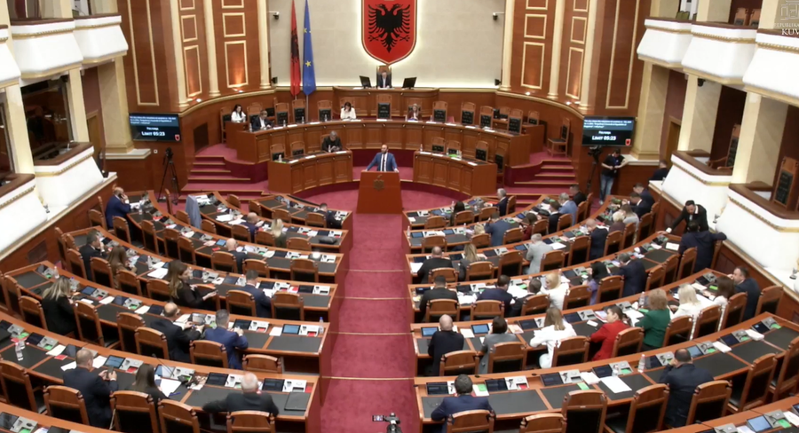 Kuvendi i Shqipërisë miraton rregulloren e re me 100 vota pro pas konsensusit PS-PD.