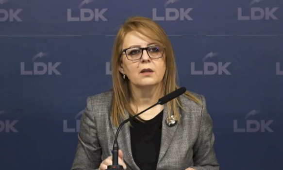 Hykmete Bajrami kundër lajmeve të rreme për ndalimin e shtesave për fëmijë