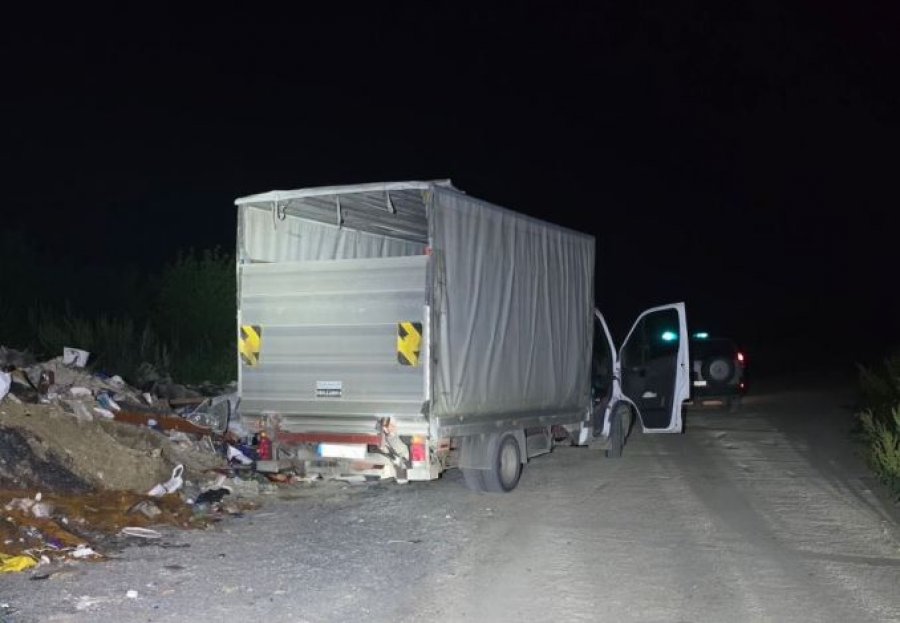 Gjobë 500 euro është shqiptuar ndaj një qytetari në Prishtinë për hedhje të paligjshme të mbeturinave në hapësirë publike gjatë orëve të vona të natës.