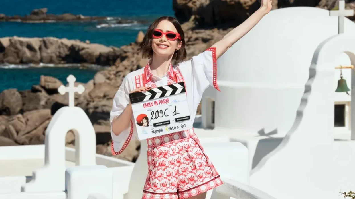 “Emily in Paris” mbyllet pas sezonit të gjashtë me aventurë në Greqi dhe Paris