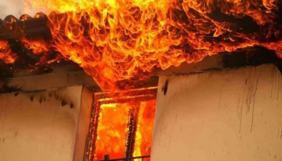 Flakët përfshijnë lokal teknikash në Viti, zjarrfikësit në vendngjarje