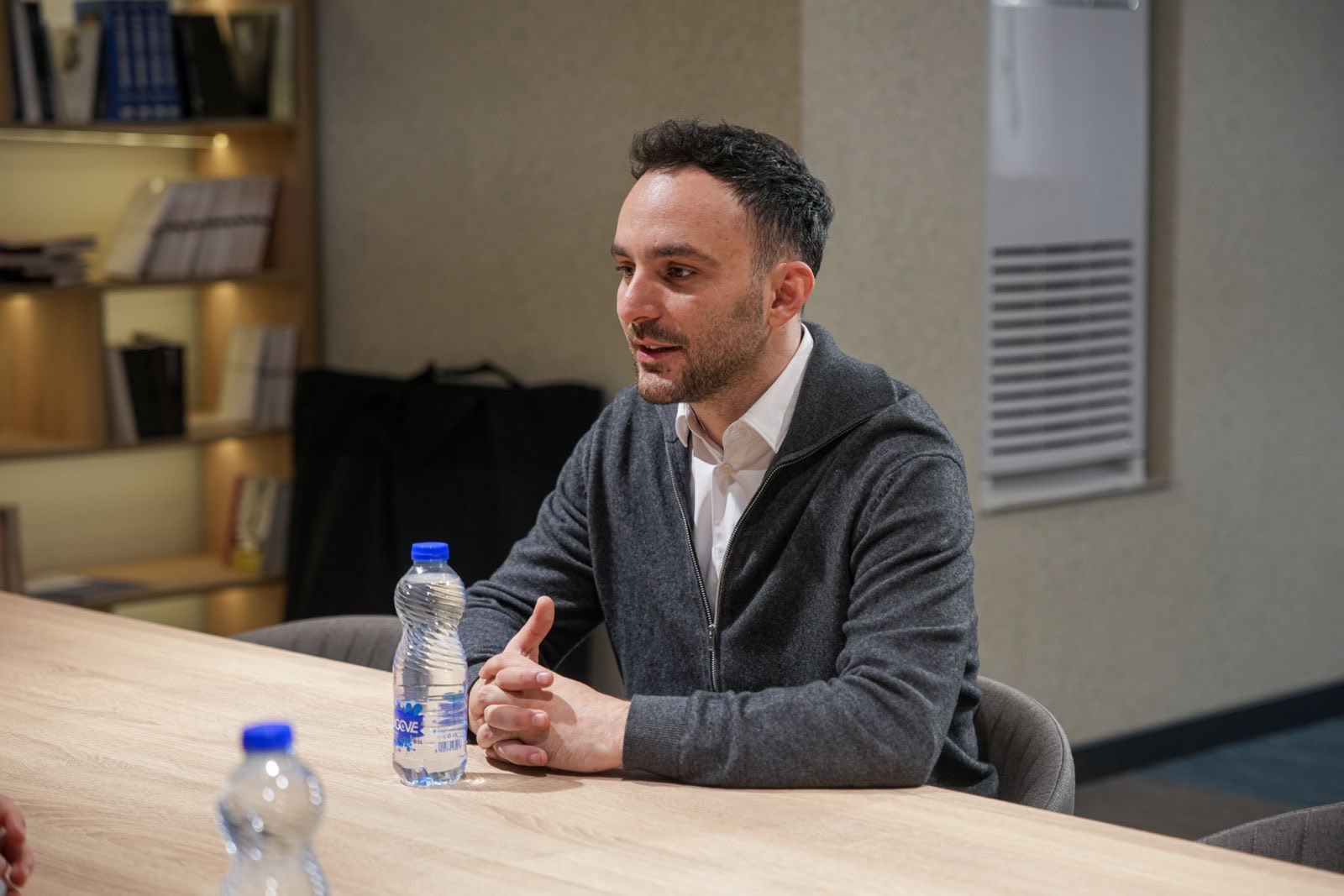 Paris Guri nga LDK-ja publikoi një dokument që pretendon lidhje kontraktuale mes Hysen Durmishit të VV-së dhe sekretarit të PSD-së, Nol Nushi.