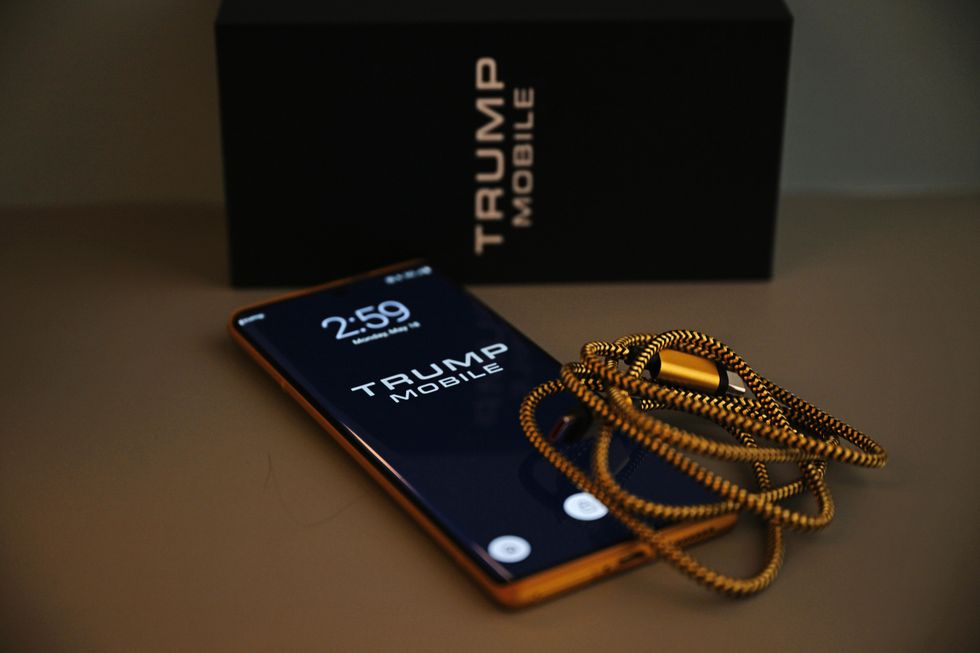 Dyshime për rrjedhje të të dhënave personale në Trump Mobile, hetim në zhvillim