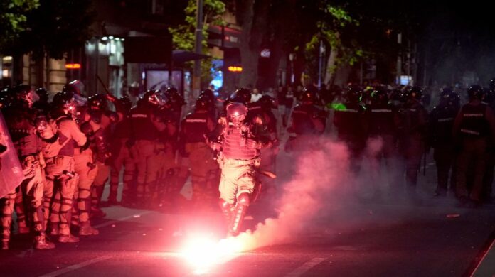 Serbia mobilizon numër rekord policësh për protestat studentore në Beograd.