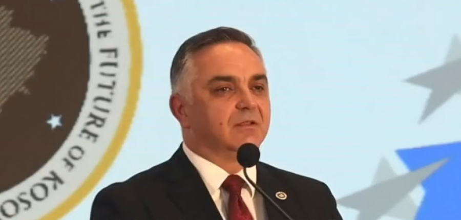 Emocione dhe ndryshime në AAK: Tahiri përlotet pas fjalimit të Haradinajt