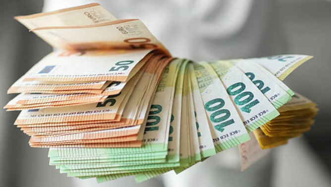 Pagesat mbi 2,000 euro nuk do të lejohen më me para të gatshme nga 1 qershori
