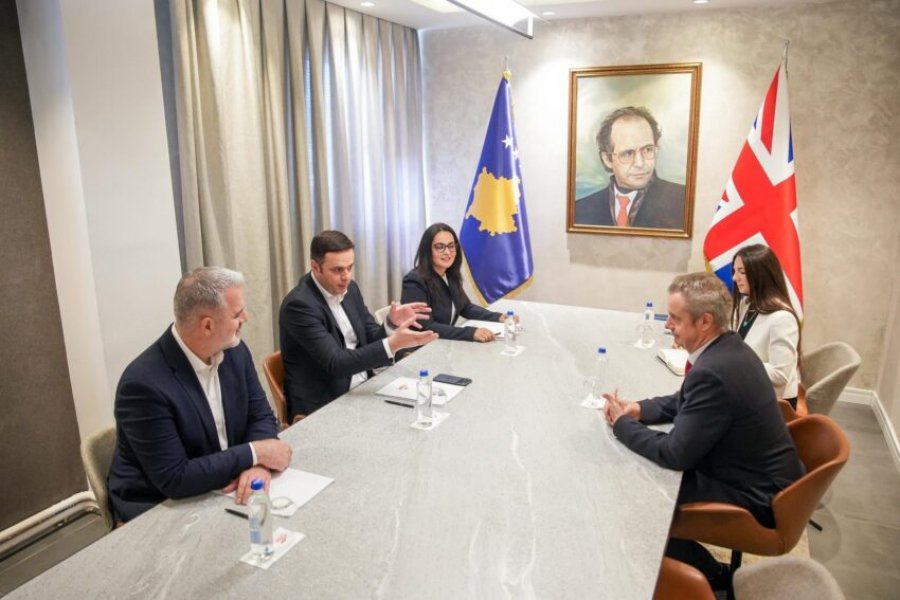 Takimi i LDK-së me ambasadorin britanik: Çfarë u diskutua për të ardhmen politike të Kosovës?